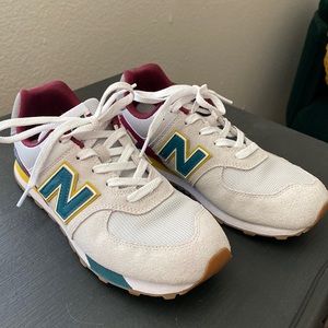NEW BALANCE SNEAKERS